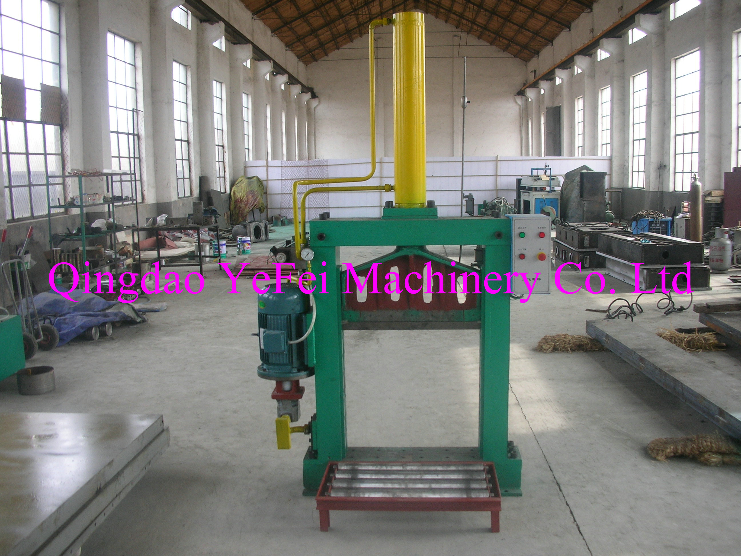 Hydraulic rubber cutting machine